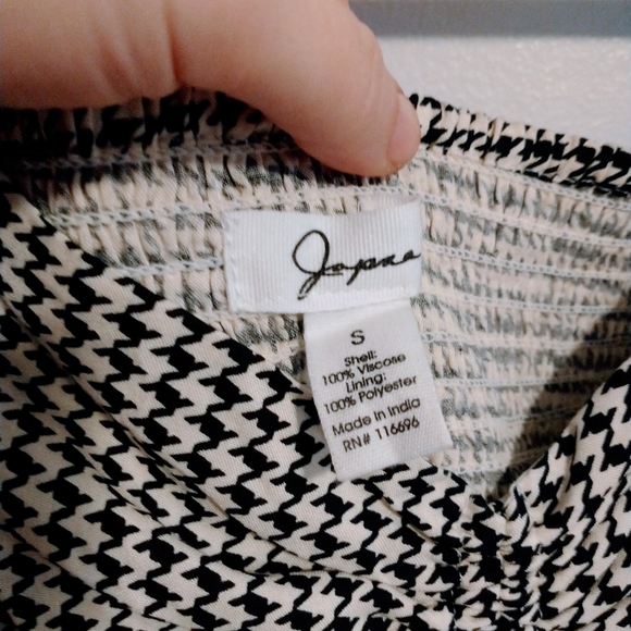 Jessica Simpson black and white patterned crop top with long sleeves and tie at - Picture 5 of 5